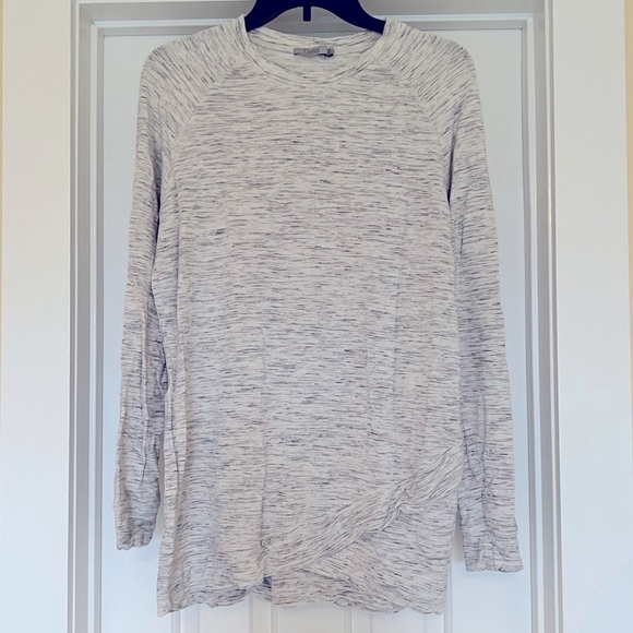 Dalia Tops - Dalia White and Grey Crewneck Long Sleeve Top Size Medium